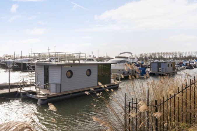 slapen op een boot houseboat jachthaven westergoot